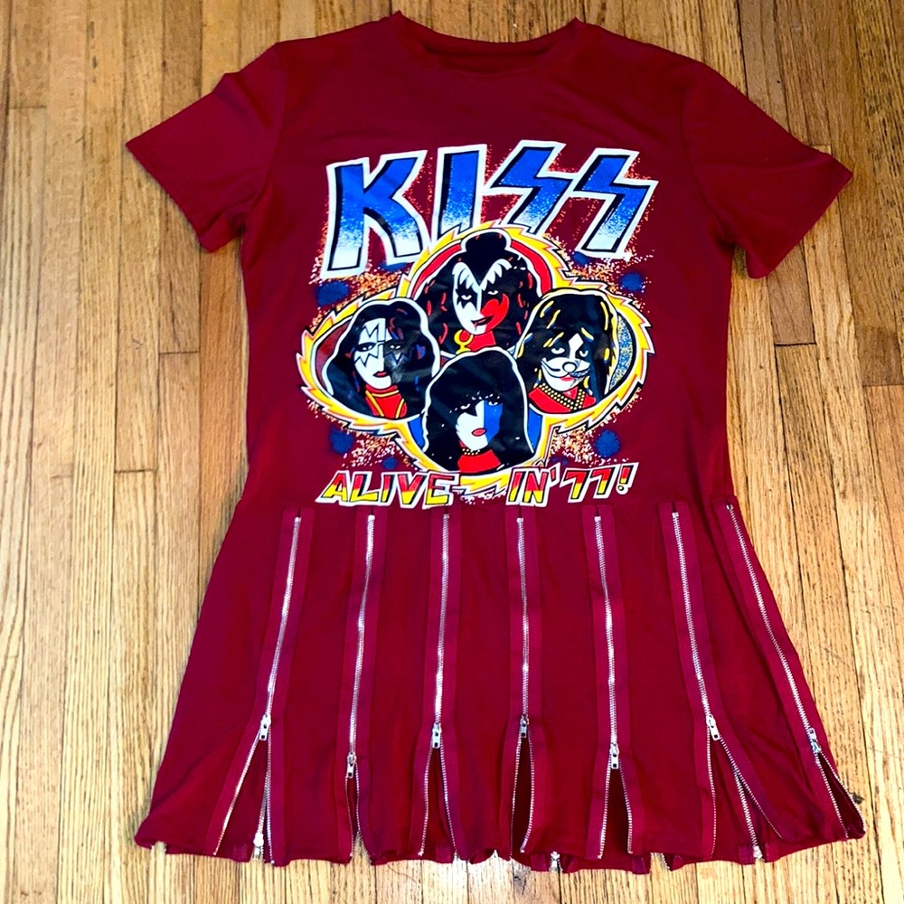 Kiss dress